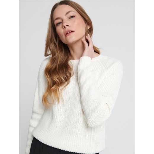 Sweter damski biały Sinsay z okrągłym dekoltem 