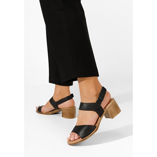 Czarne sandały na słupku Cadena ze sklepu Zapatos w kategorii Sandały damskie - zdjęcie 161231021