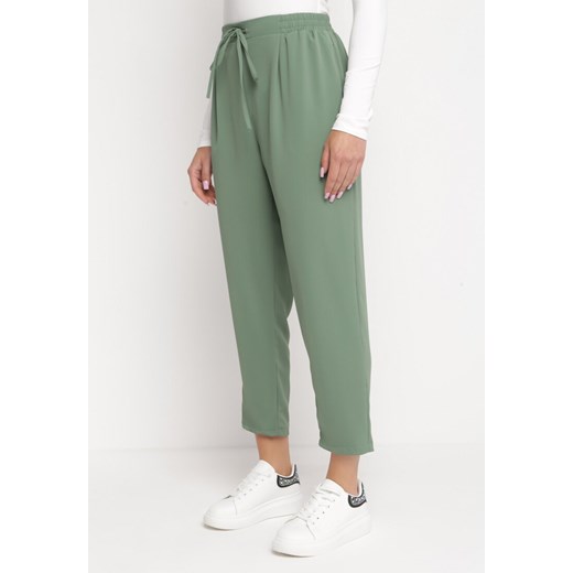 Zielone Spodnie z Gumką w Pasie Ściągane Troczkiem i z Kieszeniami Maylai ze sklepu Born2be Odzież w kategorii Spodnie damskie - zdjęcie 161253181