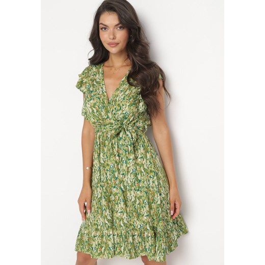 Zielona Wiskozowa Sukienka Midi w Kwiaty z Gumką w Pasie i Falbanką Dilliah ze sklepu Born2be Odzież w kategorii Sukienki - zdjęcie 161280923