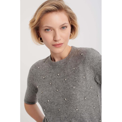 Szary sweter z błyszczącą aplikacją z cyrkonii Greenpoint M Greenpoint.pl
