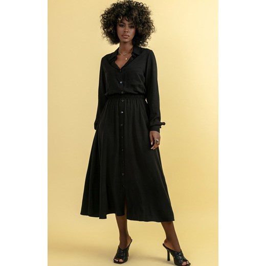 Długa zapinana sukienka w kolorze czarnym F1648, Kolor czarny, Rozmiar S, Fobya ze sklepu Primodo w kategorii Sukienki - zdjęcie 161307182