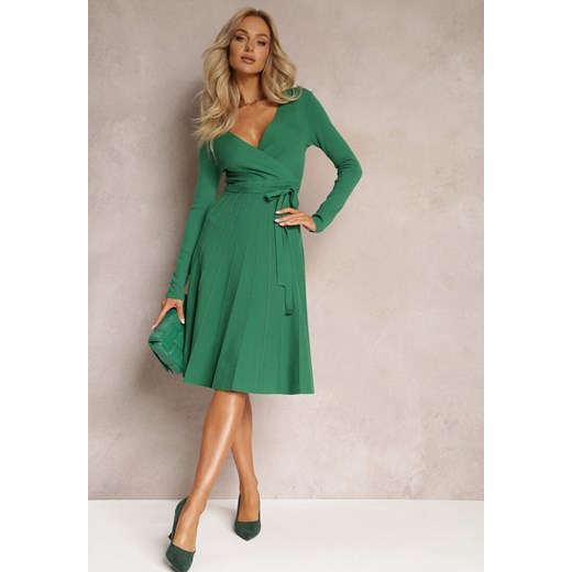Zielona Sukienka Dzianinowa i Rozkloszowana z Kopertowym Dekoltem Dil ze sklepu Renee odzież w kategorii Sukienki - zdjęcie 161354382