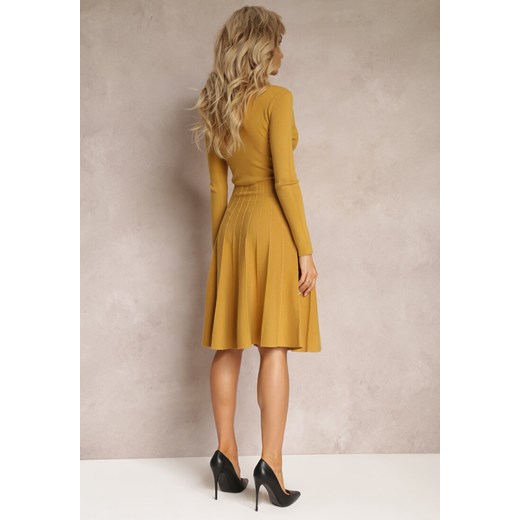 Żółta Sukienka Dzianinowa i Rozkloszowana z Kopertowym Dekoltem Dil Renee M promocja Renee odzież
