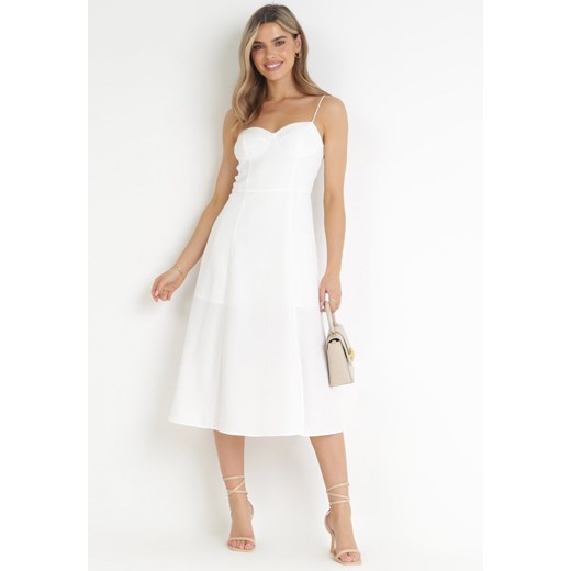 Biała Rozkloszowana Sukienka na Ramiączkach z Rozcięciem Sveame S okazja Born2be Odzież