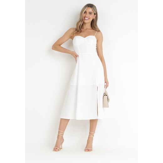 Biała Rozkloszowana Sukienka na Ramiączkach z Rozcięciem Sveame M okazja Born2be Odzież