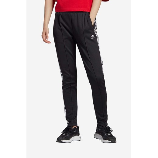 adidas Originals spodnie dresowe kolor czarny z aplikacją IB5916-CZARNY ze sklepu PRM w kategorii Spodnie damskie - zdjęcie 161397994