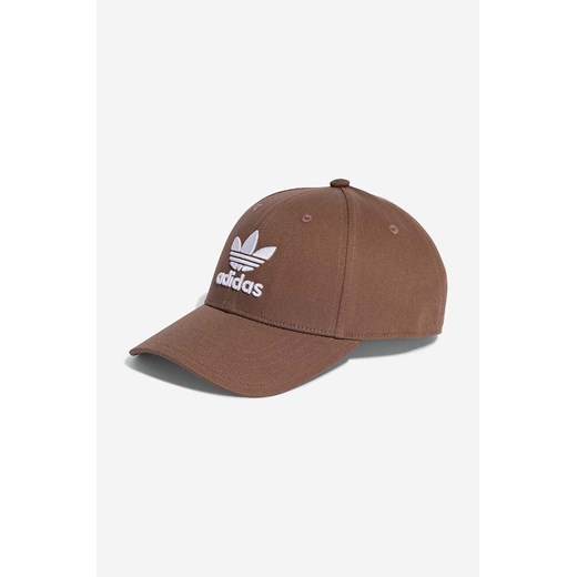 adidas Originals czapka z daszkiem bawełniana kolor brązowy z aplikacją IB9970 ze sklepu PRM w kategorii Czapki z daszkiem damskie - zdjęcie 161401354