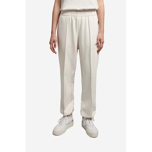 Napapijri spodnie dresowe bawełniane kolor beżowy gładkie NA4G93.N1A-N1A ze sklepu PRM w kategorii Spodnie damskie - zdjęcie 161404840