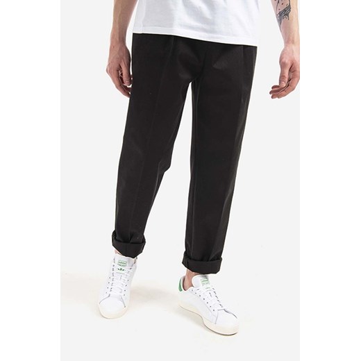 Neil Barett spodnie Pleat Loose Extra Low męskie kolor czarny proste BPA817.S010.01-CZARNY ze sklepu PRM w kategorii Spodnie męskie - zdjęcie 161405581
