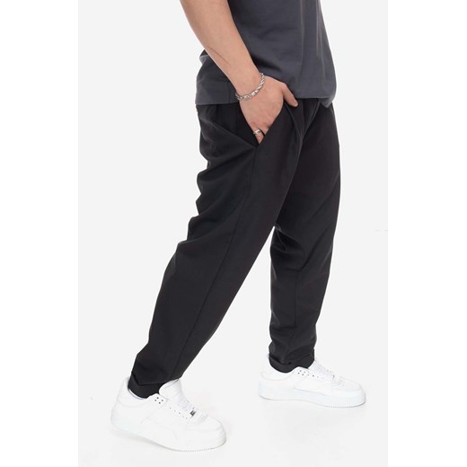 Neil Barett spodnie męskie kolor czarny proste PBPA635H.U008-01 ze sklepu PRM w kategorii Spodnie męskie - zdjęcie 161406270