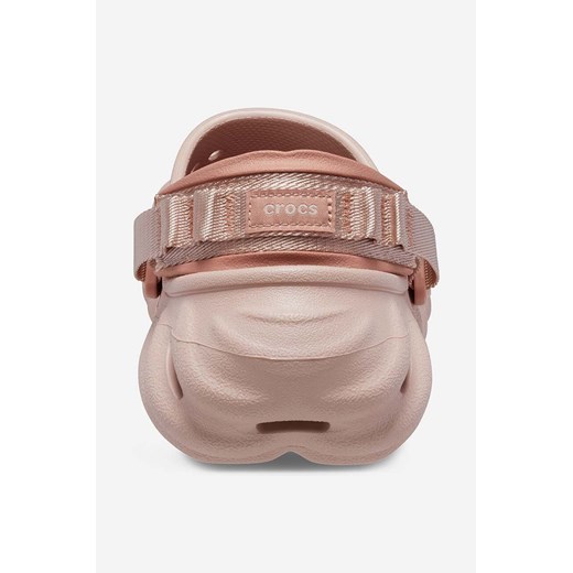 Crocs klapki Echo Clog damskie kolor beżowy na platformie 207937.PINK.CLAY-PINK Crocs 48/49 promocja PRM