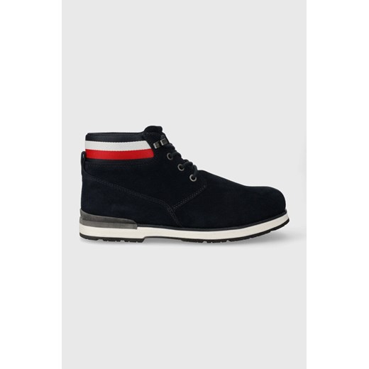 Tommy Hilfiger buty zamszowe CORE HILFIGER SUEDE BOOT męskie kolor granatowy FM0FM04800 ze sklepu ANSWEAR.com w kategorii Buty zimowe męskie - zdjęcie 161426791