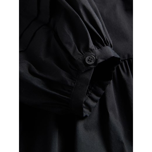 Sukienka czarna Reserved z długim rękawem mini z dekoltem w serek 