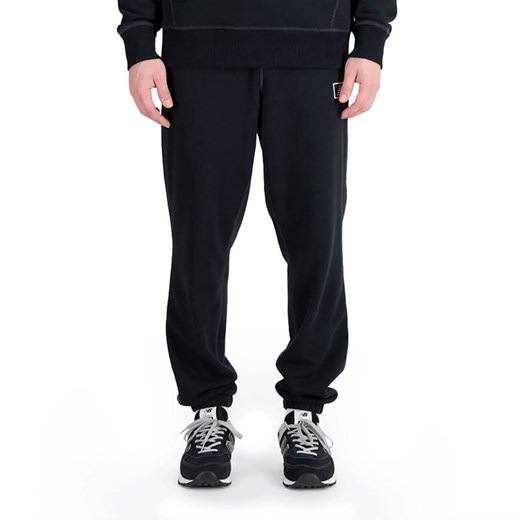 Spodnie New Balance MP33509BK - czarne ze sklepu streetstyle24.pl w kategorii Spodnie męskie - zdjęcie 161439053