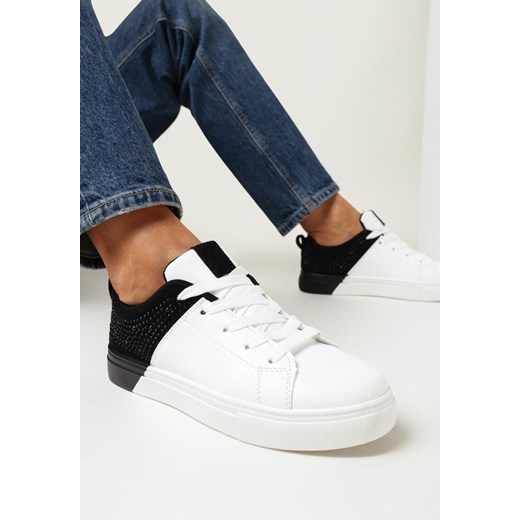 Biało-Czarne Sznurowane Sneakersy na Płaskiej Podeszwie z Ozdobnymi Cyrkoniami Gimena ze sklepu born2be.pl w kategorii Buty sportowe damskie - zdjęcie 161441560
