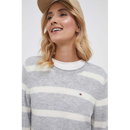 Tommy Hilfiger sweter wełniany damski kolor szary lekki Tommy Hilfiger L ANSWEAR.com