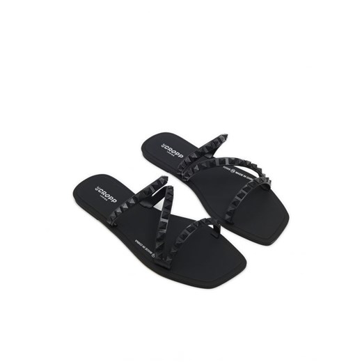 Cropp - Czarne klapki z ćwiekami - czarny Cropp 41 okazja Cropp