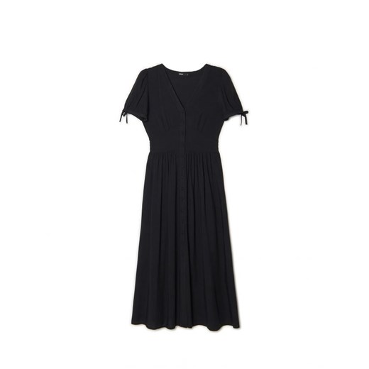 Sukienka Cropp midi rozkloszowana czarna w serek z krótkim rękawem 