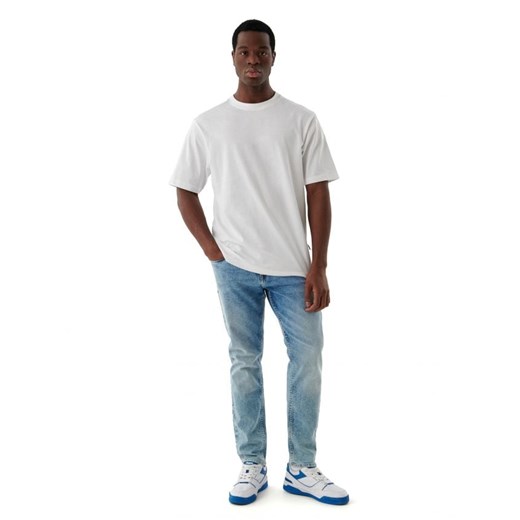 Cropp - Jasne jeansy regular z efektem sprania - niebieski Cropp 32/34 okazyjna cena Cropp