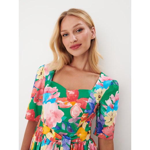 Sukienka Mohito z krótkim rękawem wiosenna z dekoltem v 