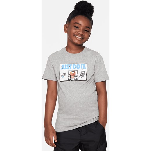 T-shirt dla dużych dzieci Nike Sportswear - Szary ze sklepu Nike poland w kategorii T-shirty chłopięce - zdjęcie 161520980