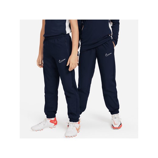 Spodnie piłkarskie dla dużych dzieci Nike Dri-FIT Academy23 - Niebieski ze sklepu Nike poland w kategorii Spodnie chłopięce - zdjęcie 161521050