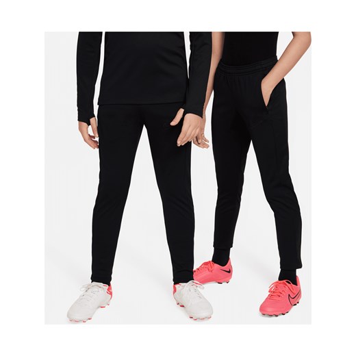 Dziecięce spodnie piłkarskie Nike Dri-FIT Academy23 - Czerń ze sklepu Nike poland w kategorii Spodnie chłopięce - zdjęcie 161521583