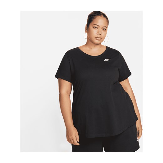 T-shirt damski Nike Sportswear Club Essentials (duże rozmiary) - Czerń ze sklepu Nike poland w kategorii Bluzki damskie - zdjęcie 161522773