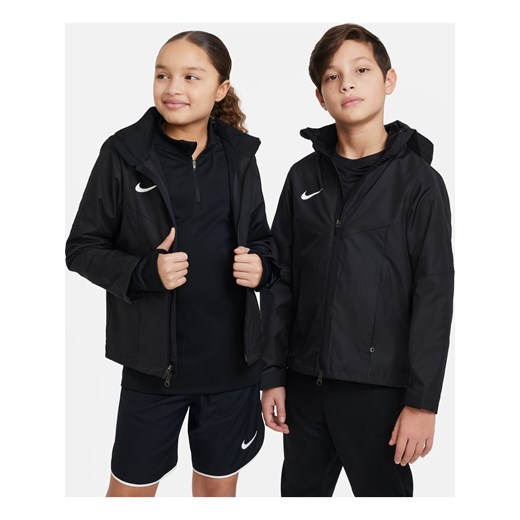 Przeciwdeszczowa kurtka piłkarska dla dużych dzieci Nike Storm-FIT Academy23 - Czerń ze sklepu Nike poland w kategorii Kurtki chłopięce - zdjęcie 161522774