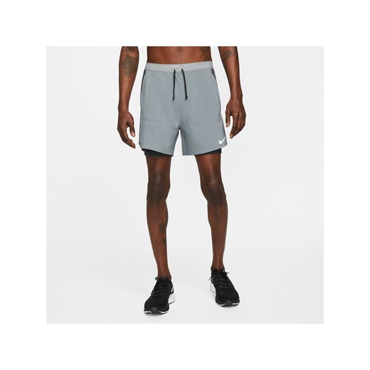 Męskie hybrydowe spodenki do biegania Nike Stride Dri-FIT 13 cm - Szary Nike XXL Nike poland