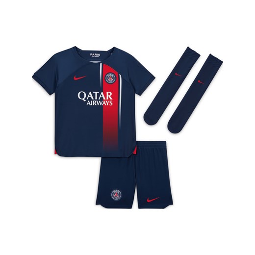 Trzyczęściowy strój dla małych dzieci Nike Dri-FIT Paris Saint-Germain 2023/24 (wersja domowa) - Niebieski ze sklepu Nike poland w kategorii Komplety chłopięce - zdjęcie 161523111