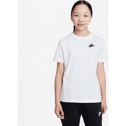 T-shirt dla dużych dzieci (dziewcząt) Nike Sportswear - Biel ze sklepu Nike poland w kategorii Bluzki dziewczęce - zdjęcie 161524164
