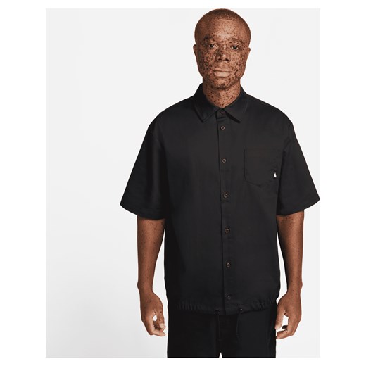 Męska koszula z krótkim rękawem zapinana na guziki Nike Club - Czerń ze sklepu Nike poland w kategorii Koszule męskie - zdjęcie 161524312