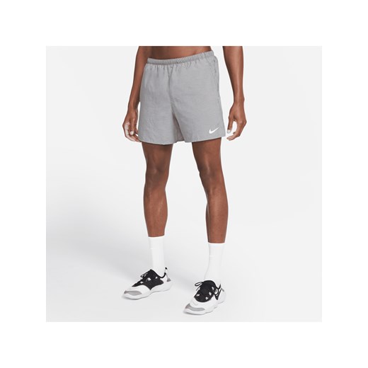 Męskie spodenki do biegania z wszytą bielizną 13 cm Nike Challenger - Szary ze sklepu Nike poland w kategorii Spodenki męskie - zdjęcie 161524490