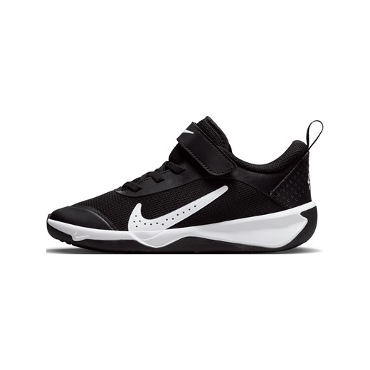 Buty dla małych dzieci Nike Omni Multi-Court - Czerń ze sklepu Nike poland w kategorii Buty sportowe dziecięce - zdjęcie 161524754