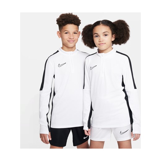 Treningowa koszulka piłkarska dla dużych dzieci Nike Dri-FIT Academy23 - Biel ze sklepu Nike poland w kategorii T-shirty chłopięce - zdjęcie 161525391
