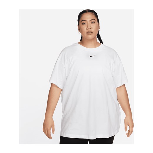 T-shirt damski Nike Sportswear Essential (duże rozmiary) - Biel ze sklepu Nike poland w kategorii Bluzki damskie - zdjęcie 161525532