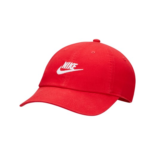 Czapka z efektem sprania Futura Nike Club - Czerwony ze sklepu Nike poland w kategorii Czapki z daszkiem męskie - zdjęcie 161525913
