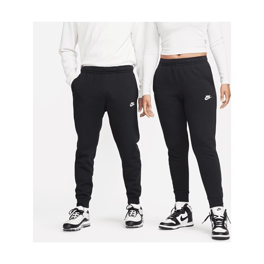Joggery Nike Sportswear Club Fleece - Czerń ze sklepu Nike poland w kategorii Spodnie męskie - zdjęcie 161526434
