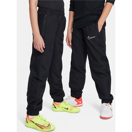 Spodnie piłkarskie dla dużych dzieci Nike Dri-FIT Academy23 - Czerń ze sklepu Nike poland w kategorii Spodnie chłopięce - zdjęcie 161527662