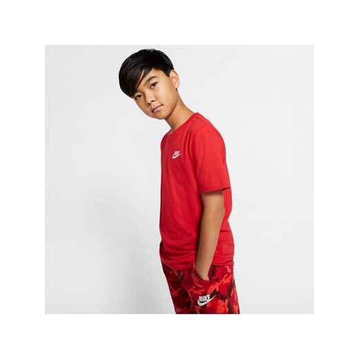 T-shirt dla dużych dzieci Nike Sportswear - Czerwony ze sklepu Nike poland w kategorii T-shirty chłopięce - zdjęcie 161528270