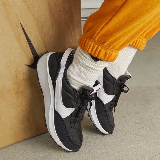 Buty sportowe damskie Nike zamszowe wiązane 