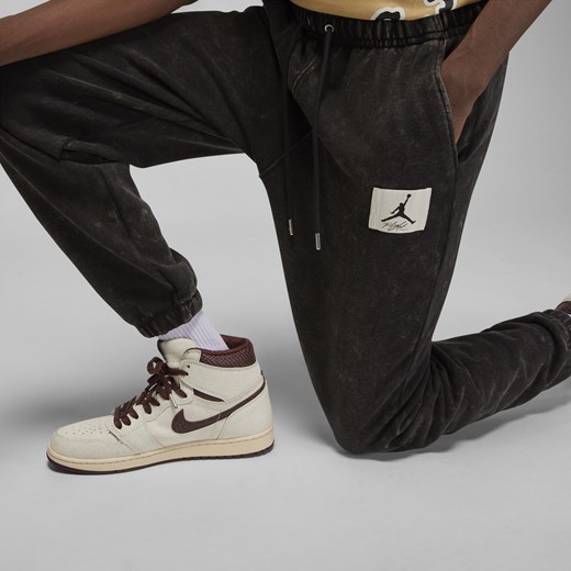 Męskie spodnie z efektem sprania Jordan Flight Fleece - Czerń Jordan S Nike poland