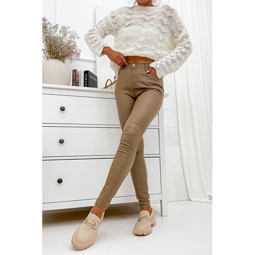 BRĄZOWE SPODNIE WOSKOWANE Z WYSOKIM STANEM- IMITACJA SKÓRY Olika XS olika.com.pl