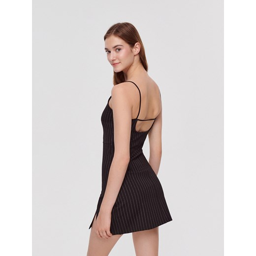 House sukienka mini z okrągłym dekoltem casual dopasowana