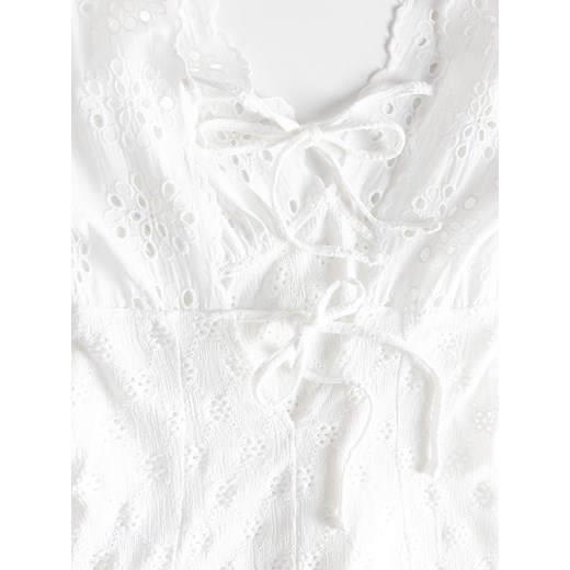 Sukienka Reserved z haftem z krótkim rękawem biała casual z dekoltem v 