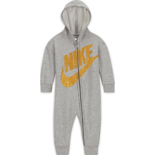Pajacyk z zamkiem na całej długości dla niemowląt (0–9 M) Nike - Szary ze sklepu Nike poland w kategorii Pajacyki - zdjęcie 161574214