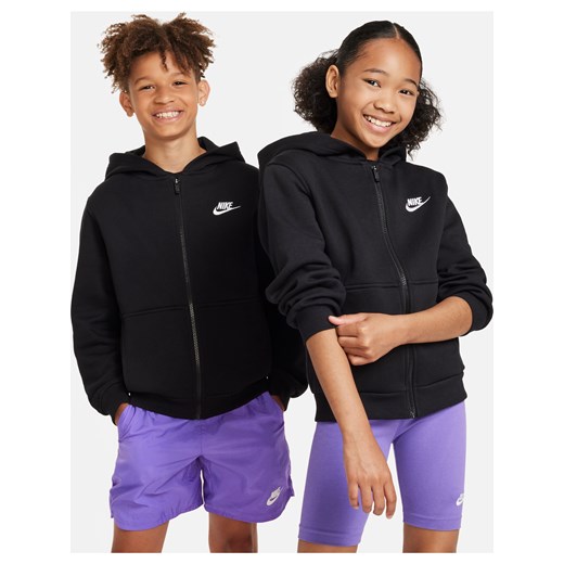 Bluza z kapturem i zamkiem na całej długości dla dużych dzieci Nike Sportswear Club Fleece - Czerń ze sklepu Nike poland w kategorii Bluzy chłopięce - zdjęcie 161610804