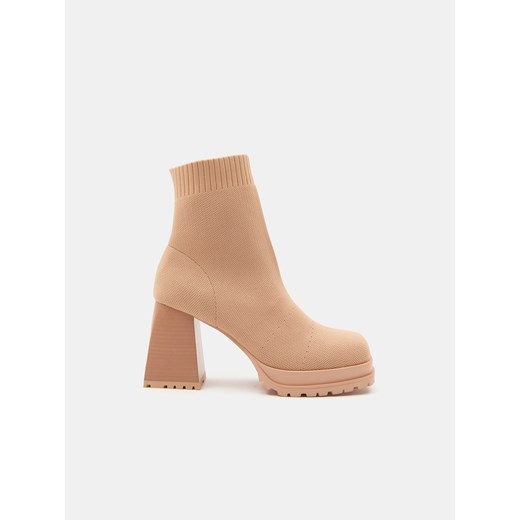 Botki beżowe Sinsay na zamek eleganckie 